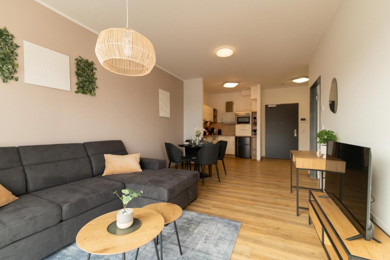 Dwellstay - Modernes Apartment I 55Qm I 2 Zimmer I Kueche I Bad I Terrasse I Tv I Wlan Bad Hersfeld Esterno foto