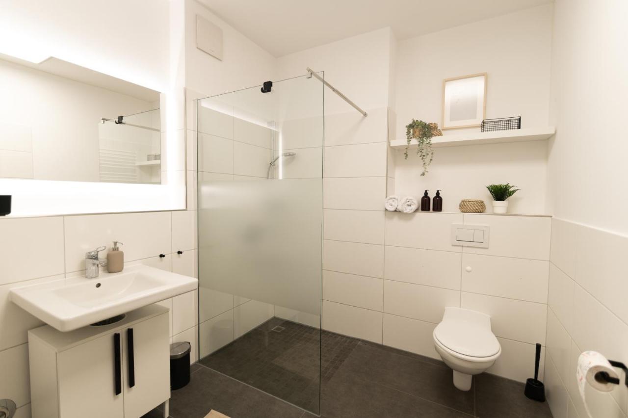 Dwellstay - Modernes Apartment I 55Qm I 2 Zimmer I Kueche I Bad I Terrasse I Tv I Wlan Bad Hersfeld Esterno foto