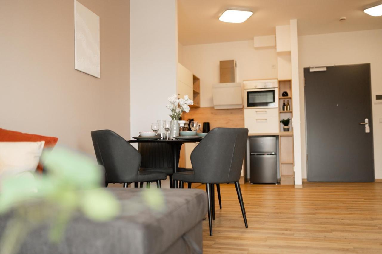 Dwellstay - Modernes Apartment I 55Qm I 2 Zimmer I Kueche I Bad I Terrasse I Tv I Wlan Bad Hersfeld Esterno foto