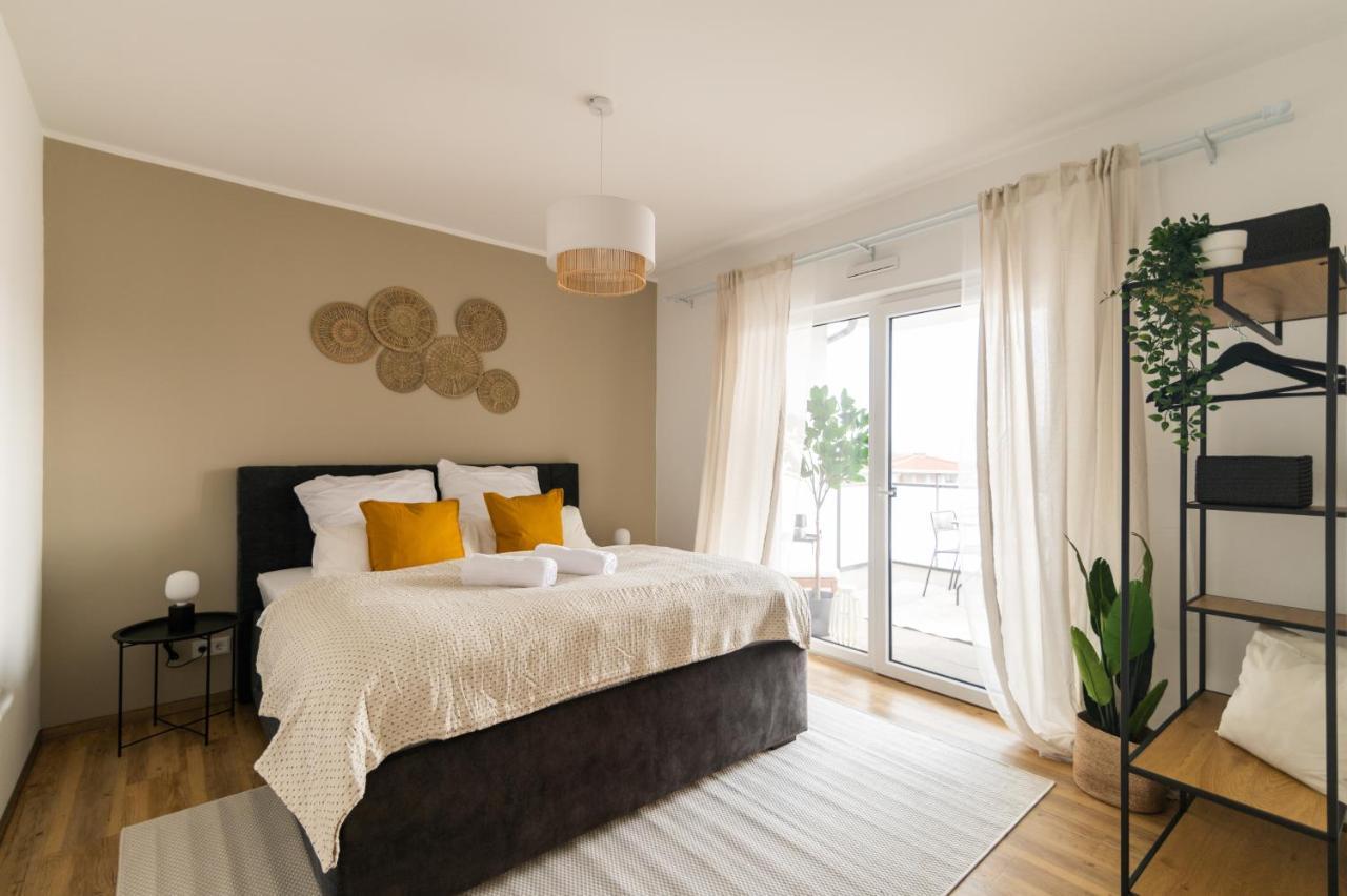 Dwellstay - Modernes Apartment I 55Qm I 2 Zimmer I Kueche I Bad I Terrasse I Tv I Wlan Bad Hersfeld Esterno foto