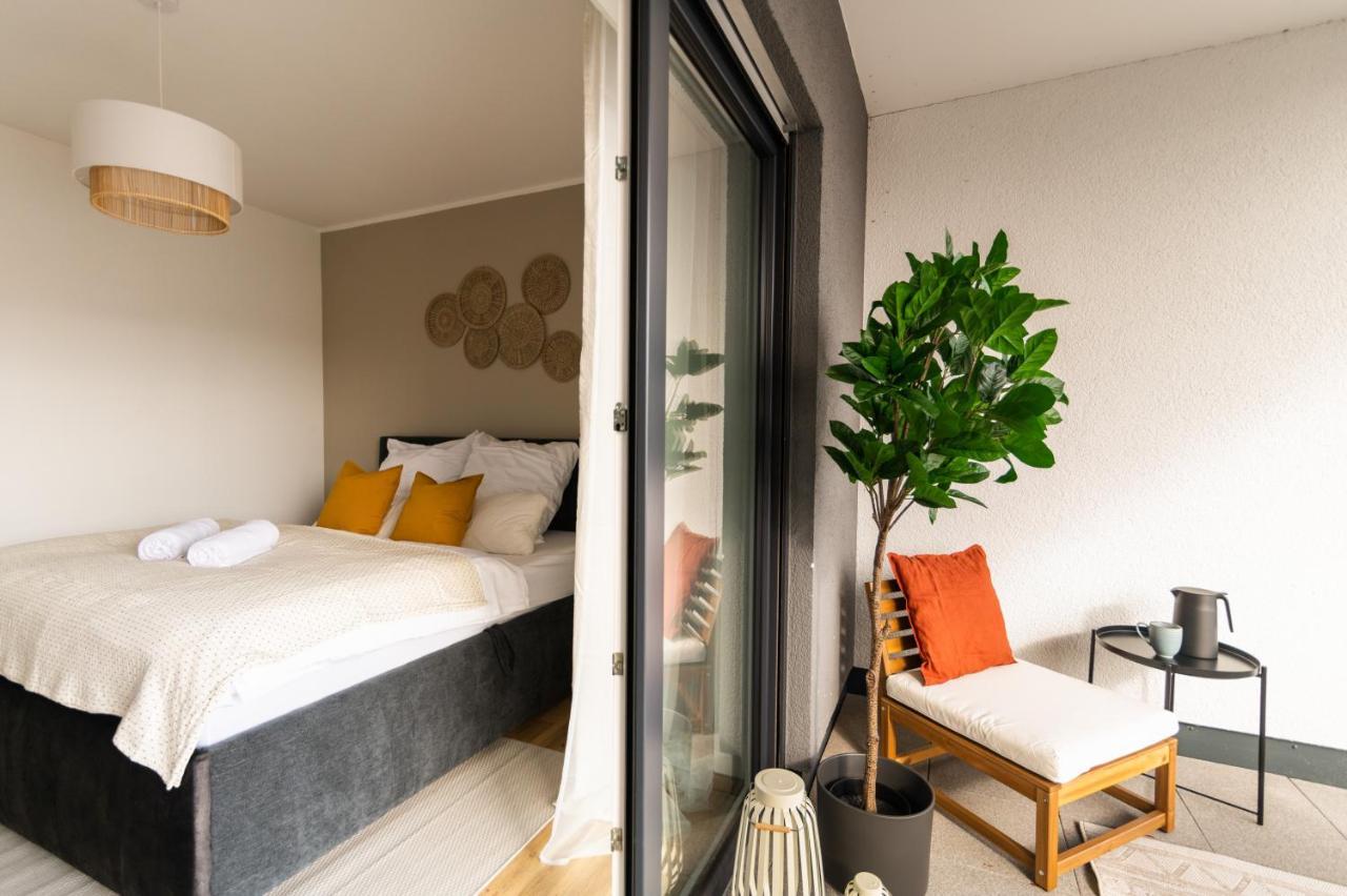 Dwellstay - Modernes Apartment I 55Qm I 2 Zimmer I Kueche I Bad I Terrasse I Tv I Wlan Bad Hersfeld Esterno foto